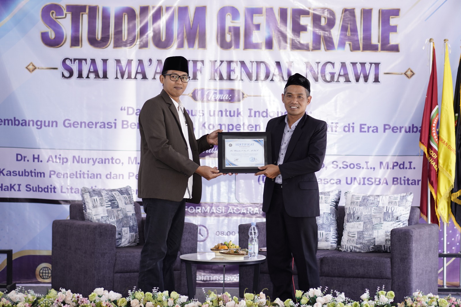Direktur Pascasarjana UNISBA Blitar Jadi Narasumber Studium Generale di STAI Ma’arif Kendal Ngawi